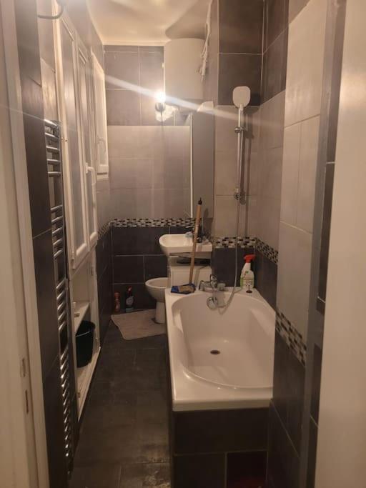Charmant Appartement Pres De Montmartre Paris Exterior foto